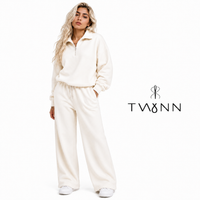 ترينج TWYNN نصف سوستة وبنطلون واسع — أوف وايت